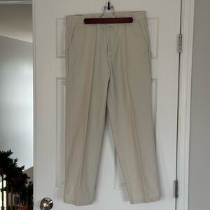 Dockers Flat Front Classic Fit chino